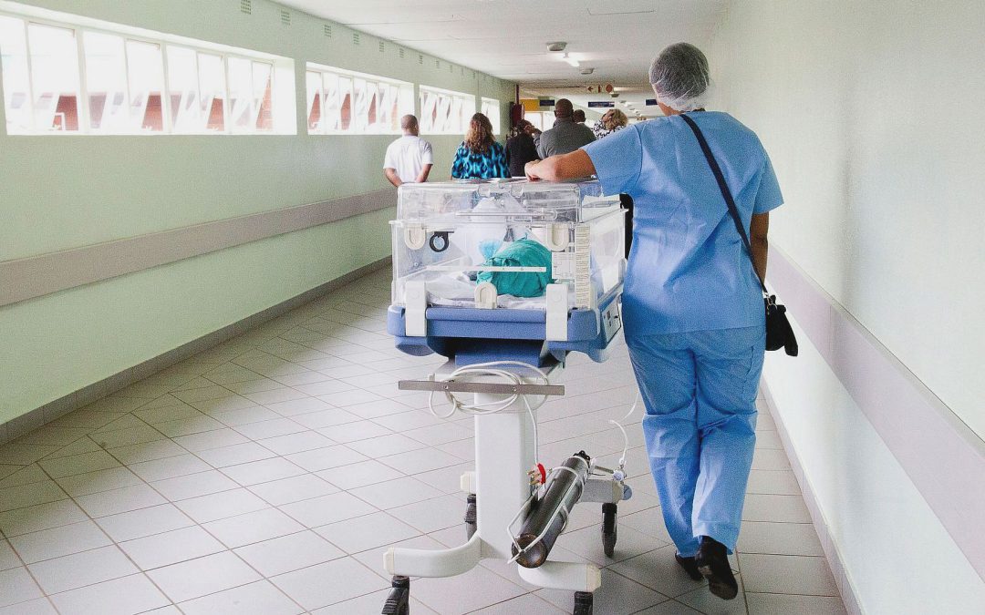 In een open brief aan Minister Bruins pleiten Wim Schellekens en Guus Schrijvers voor een landelijk samenwerkingsprogramma van ziekenhuizen met eerstelijn.